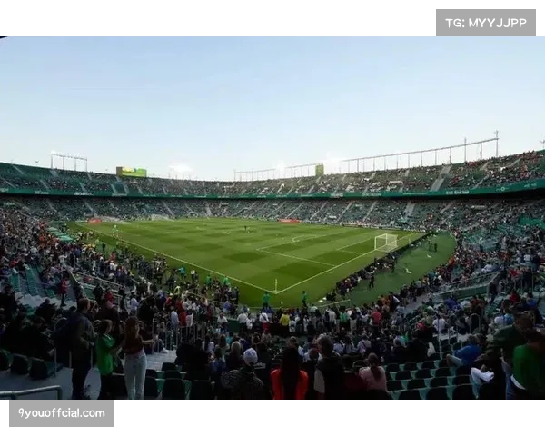 深度通讯：探访朗斯主场博拉尔特-德勒利球场，感受球迷文化